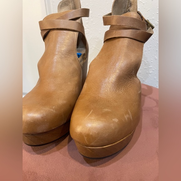 Free People Cedar Leather Buckle Platform Clogs
Tan New Without Box SZ 10 - Picture 8 of 14
